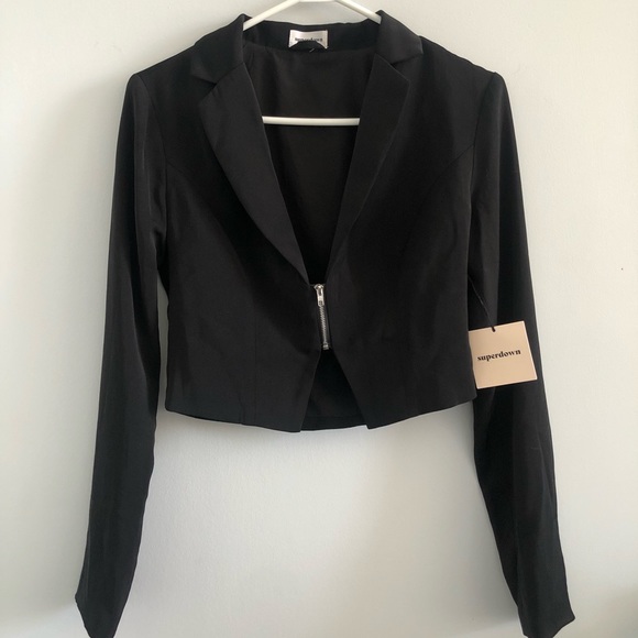 SUPERDOWN Revolve | Cropped Blazer - Picture 3 of 7